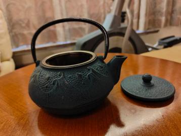 Japanse theepot van gietijzer beschikbaar voor biedingen