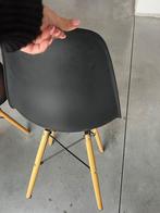 8 stoelen te koop zwart met bruine poten, Huis en Inrichting, Ophalen, Kunststof, Gebruikt, Zwart