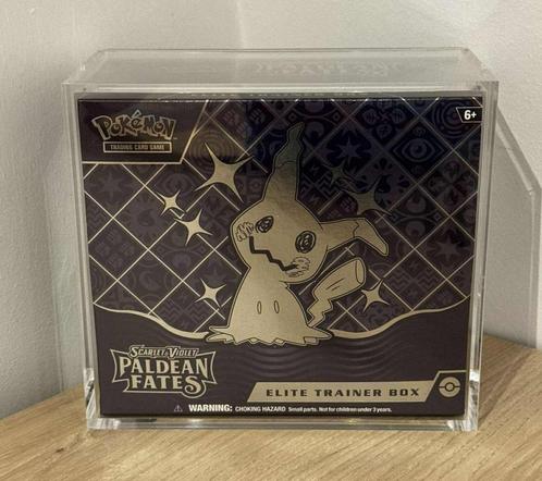 Pokémon - Paldean Fates Elite Trainer Box met acryl - Nieuw, Hobby en Vrije tijd, Verzamelkaartspellen | Pokémon, Nieuw, Overige typen