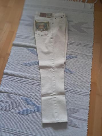 Mooie katoenen jeans beschikbaar voor biedingen