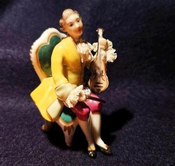 Figurine  en porcelaine Dresde Allemagne Volkstedt disponible aux enchères