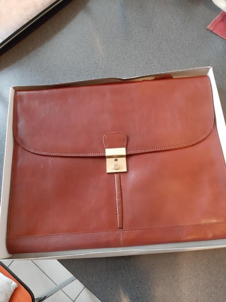 LUXUEUSE AKTETAS IN BRUIN LEDER, Zakelijke goederen, Kantoor en Winkelinrichting | Kantoorartikelen, Overige typen, Nieuw in verpakking