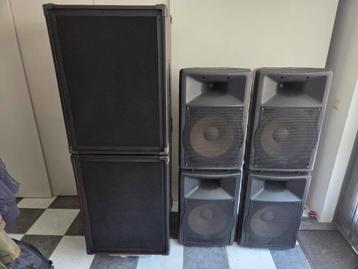 Geluidsset bestaande uit 2x18" subwoofers en 4x15" 2-weg top beschikbaar voor biedingen