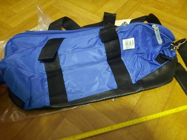 grote sporttas nieuw van rodelle keuze uit blauw of geel, Handtassen en Accessoires, Tassen | Sporttassen, Nieuw, Ophalen of Verzenden