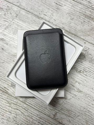 iPhone leather wallet MagSafe  disponible aux enchères