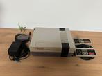 Nintendo NES-console met twee controllers, Games en Spelcomputers, Spelcomputers | Nintendo NES, Ophalen of Verzenden, Gebruikt