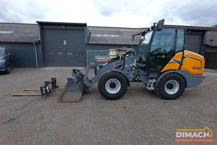 Giant G5000, Zakelijke goederen, Machines en Bouw | Kranen en Graafmachines, Graaflaadcombinatie