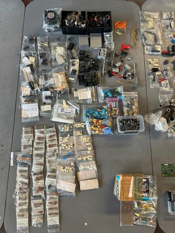 Afstandsbediening, ic’s, condensators en diverse, Enlèvement, Comme neuf