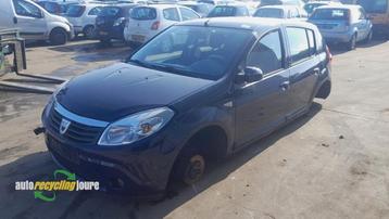 Buitenspiegel links van een Dacia Sandero beschikbaar voor biedingen