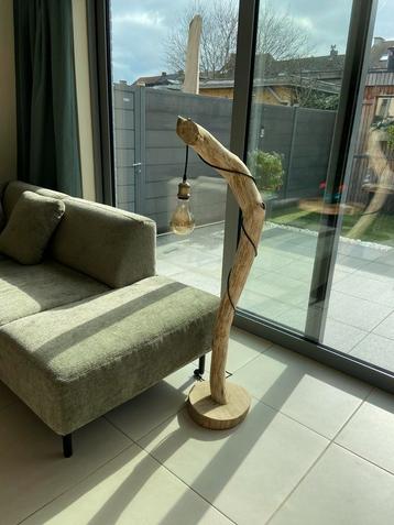 Vloerlamp beschikbaar voor biedingen