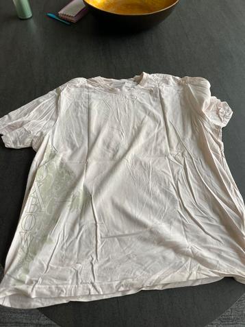 Dameskledij beschikbaar voor biedingen