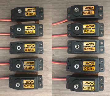 10 Servo Savox beschikbaar voor biedingen