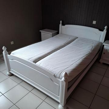 Wit twee peroonsbed 140cm - 200cm beschikbaar voor biedingen
