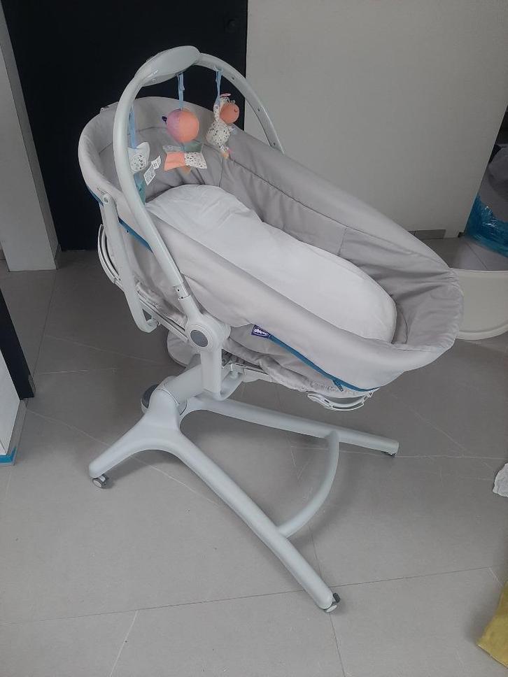 baby hug 4 en 1 Chicco  ( berceau+chaise+table+relax), Kinderen en Baby's, Babywiegjes en Ledikanten, Zo goed als nieuw, Wieg