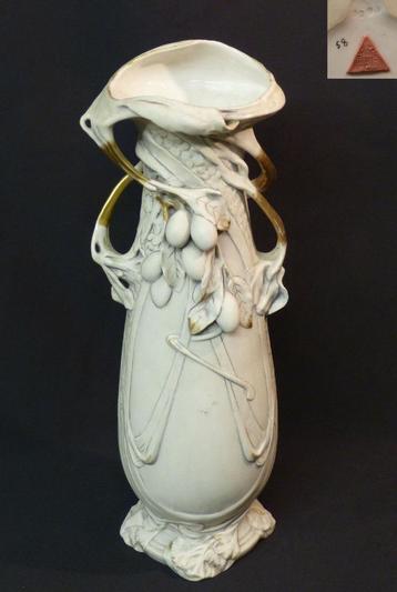 Art nouveau 1900 porcelaine ROYAL DUX BOHEMIA vase blanc or