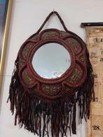 Oude etnische spiegel van 50 cm met leer bekleed, Antiek en Kunst, Ophalen