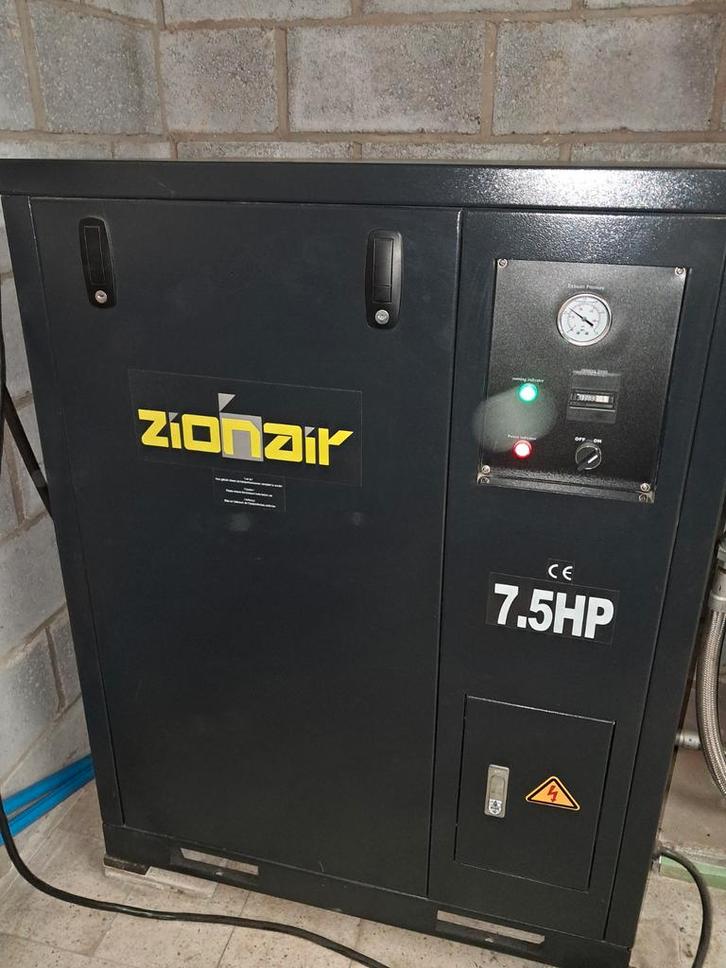 Zionair geluidgedempt 7,5 pk sterdriehoek, Bricolage & Construction, Compresseurs, Comme neuf, 6 à 10 bars, 100 litres ou plus