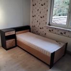 bed met bijhorend nachtkastje, Ophalen, 210 cm, 80 cm, Hout