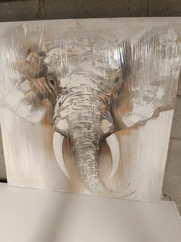 Prachtige canvas van olifant beschikbaar voor biedingen