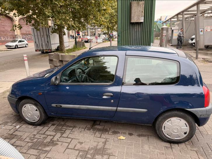 Clio 2 essence, Auto's, Renault, Particulier, Clio, Bluetooth, Benzine, Euro 3, Coupé, 3 deurs, Handgeschakeld, Blauw, Blauw, Velours