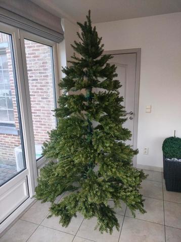 Kunst kerstboom van goede kwaliteit met metalen opbergbak beschikbaar voor biedingen