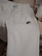 Nike trainingsbroek, Ophalen, Gedragen