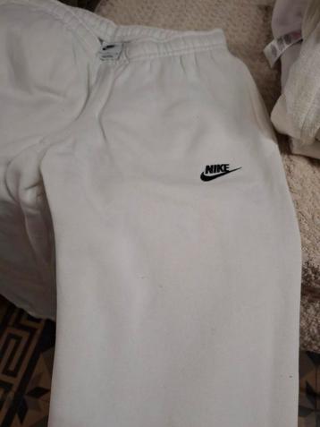 Pantalon training Nike, Enlèvement, Porté