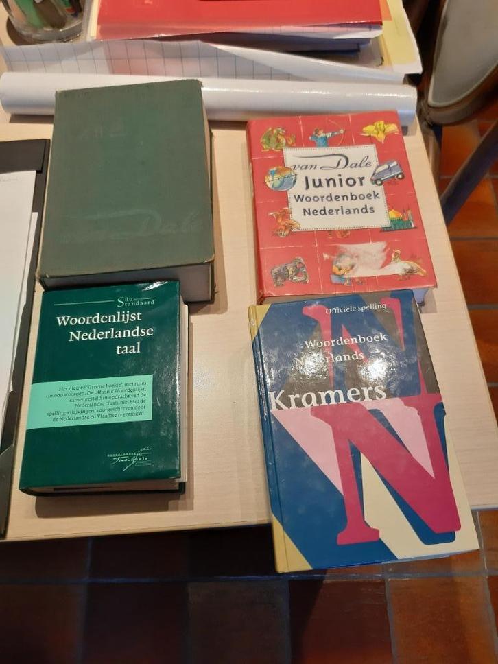 dictionnaire junior et autres dictionnaires, Livres, Dictionnaires, Utilisé, Néerlandais, Van Dale, Enlèvement