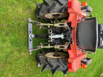 tractor yanmar 4x4 type F13D met trekhaak  beschikbaar voor biedingen