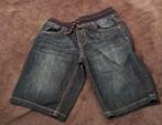 ● Jeansshort ( maat 128), Kinderen en Baby's, Kinderkleding | Maat 128, Broek, C&A, Ophalen of Verzenden, Zo goed als nieuw