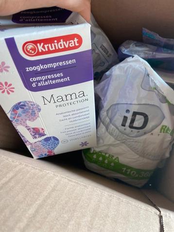 Nieuw doosje zoogkompressen + maxi verband beschikbaar voor biedingen