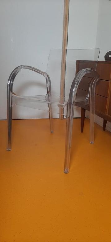 Transparante design stoel beschikbaar voor biedingen