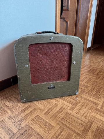 Bell & Howel speaker cabinet beschikbaar voor biedingen