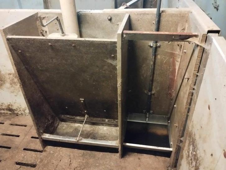 Gratis internit voederbakken, Dieren en Toebehoren, Overige Dieren-accessoires, Ophalen