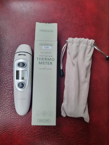 Contactloze digitale thermometer beschikbaar voor biedingen