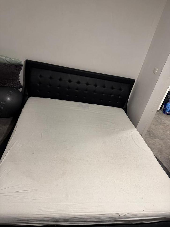 Zwart groot bed te koop (met matras), Maison & Meubles, Chambre à coucher | Lits, Utilisé, Deux personnes, Autres dimensions, Autres dimensions