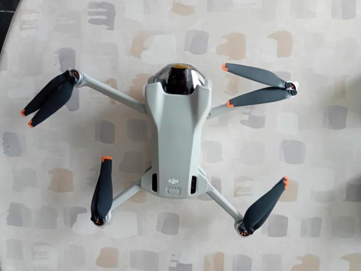 DJI mini 3 (donor)  vervang toestel nodig of crash gehad ?, Hobby en Vrije tijd, Modelbouw | Radiografisch | Helikopters en Quadcopters