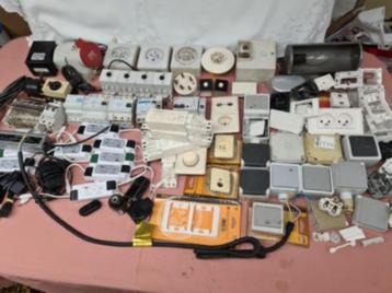 Lot elektromateriaal, niko, TL-lampen, enz.             beschikbaar voor biedingen