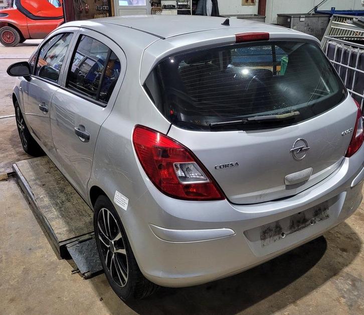 opel corsa deur achterklep bumper motorkap koplamp achterlic, Auto-onderdelen, Carrosserie, Opel, Gebruikt, Ophalen of Verzenden