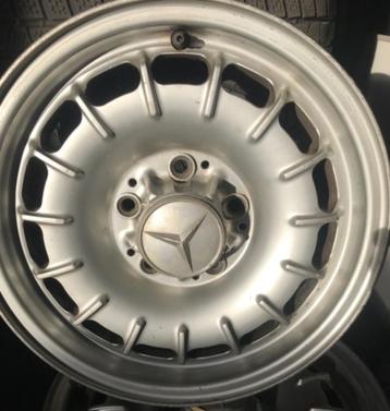 kroonkurkvelgen mercedes beschikbaar voor biedingen