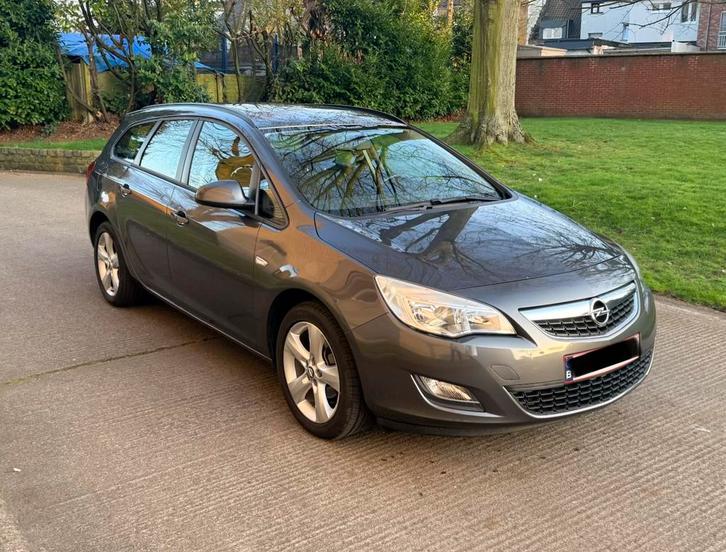 Opel Astra AUTOMAAT 1.6 benzine, Auto's, Opel, Particulier, Astra, Trekhaak, Benzine, Euro 5, Break, 5 deurs, Automaat, Ophalen