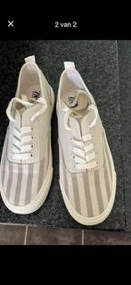 Jonges schoenen twee kleuren maat 37, Kinderen en Baby's, Kinderkleding | Schoenen en Sokken, Ophalen, Schoenen, Zo goed als nieuw