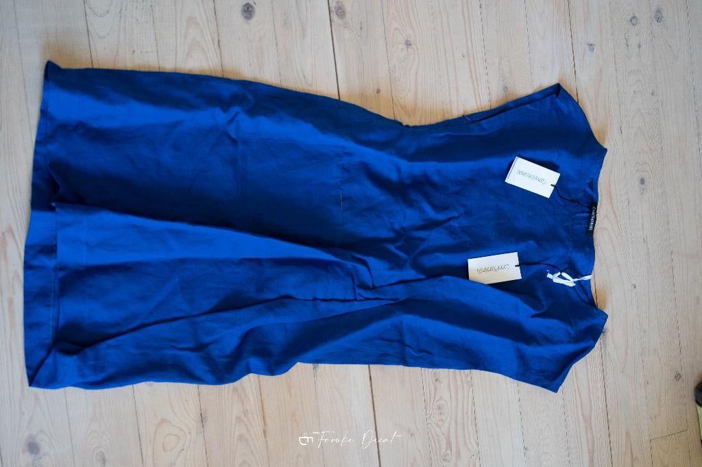Blauwe designerjurk Conni Kaminski, Blauw, Nieuw, Knielengte, Maat 36 (S)