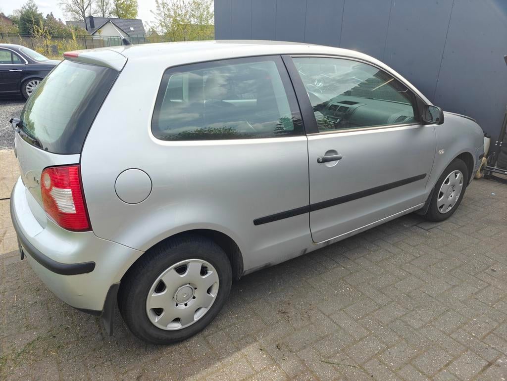 Volkswagen polo start maar valt direct stil., Auto's, Voorwielaandrijving, Stof, 1097 kg, Zwart