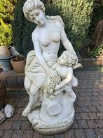 Tuinbeeld romeinse godin venus en cupido, Ophalen, Zo goed als nieuw