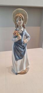 Beeldje (bloemenmeisje) van het merk Mediflor, Ophalen