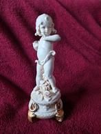 Ancienne figurine en biscuit de porcelaine., Enlèvement