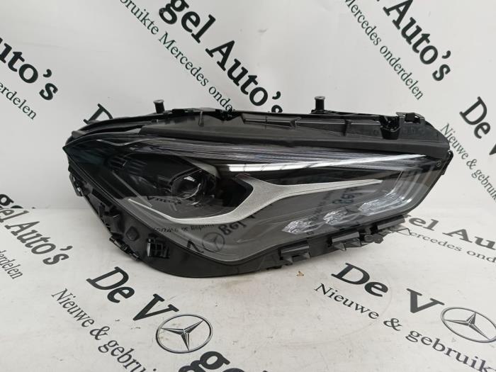 Phare droit d'un Mercedes CLA, 3 mois de garantie, Utilisé, -, -