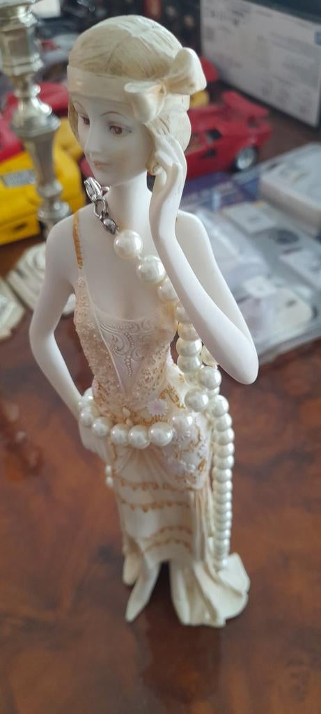 Belle figurine élégante jeune femme robe style Art Déco 1910, Antiquités & Art, Enlèvement ou Envoi