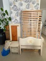 Lit Bureau table de chevet Marque Disney Minnie et Daisy, Maison & Meubles, Chambre à coucher | Lits, Enlèvement, Comme neuf, Crème